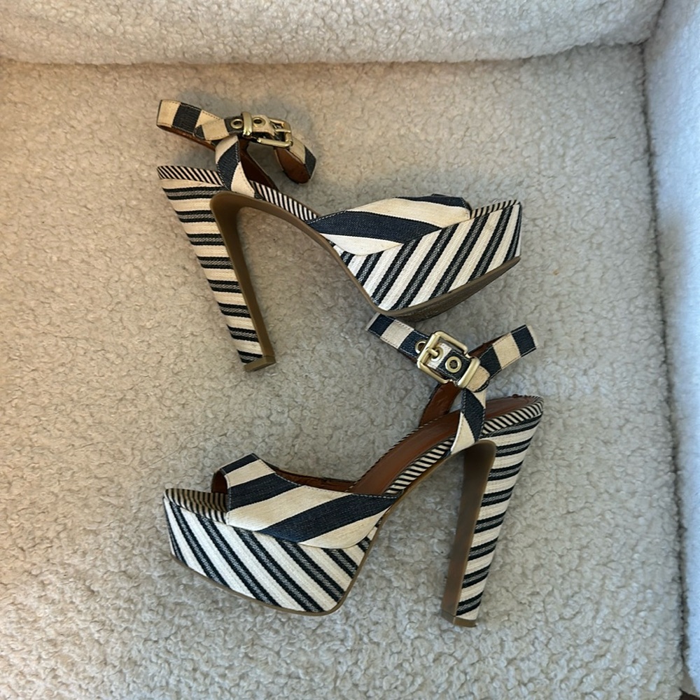 Jessica Simpson platform 5.75"